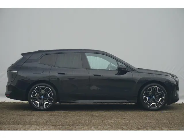 BMW iX xDrive40 2022 Elektrisch 3