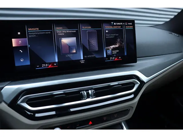 BMW 3 Serie Sedan 320i 2024 Benzine 17