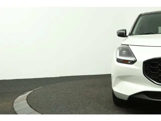 Suzuki Swift 1.2 Select Smart Hybrid 2025 Benzine 37