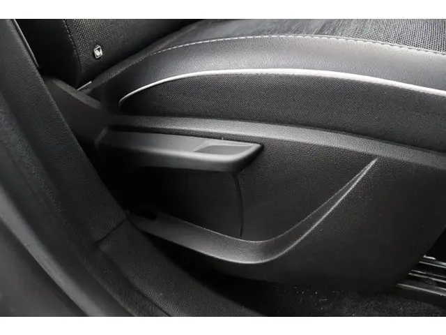 Renault Captur 1.3 TCe 140 Intens 2022 Benzine 30