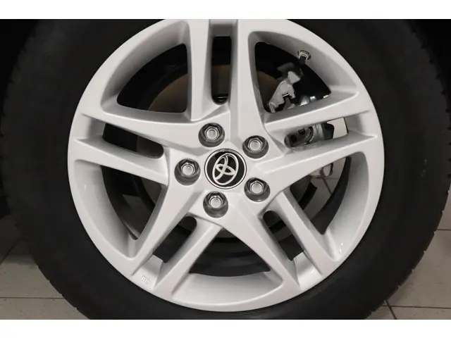 Toyota C-HR 1.8 Hybrid Active, 2022 Hybride Benzine 32