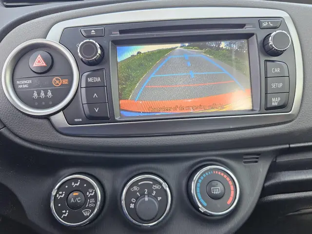 Toyota Yaris 1.0 VVT-i Aspiration 2013 Benzine 11
