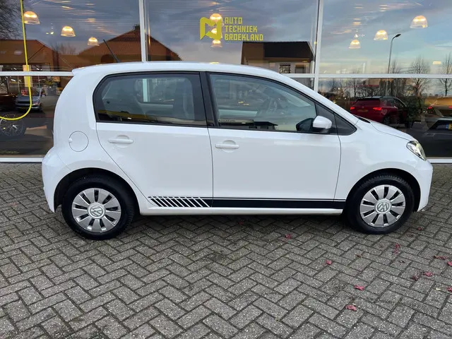 Volkswagen up! 3