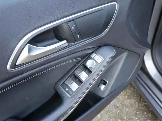 Mercedes-Benz CLA 200 Leder Xenon Pdc Led 2013 Benzine 14
