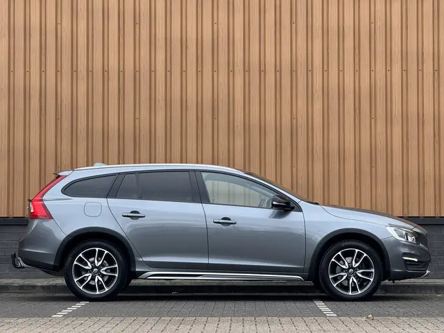 Volvo V60 Cross Country 2.0 T5 Summum 2016 Benzine 4