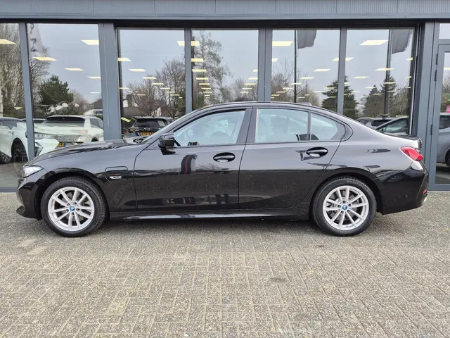 BMW 3 Serie 320e 2023 Hybride Benzine 15