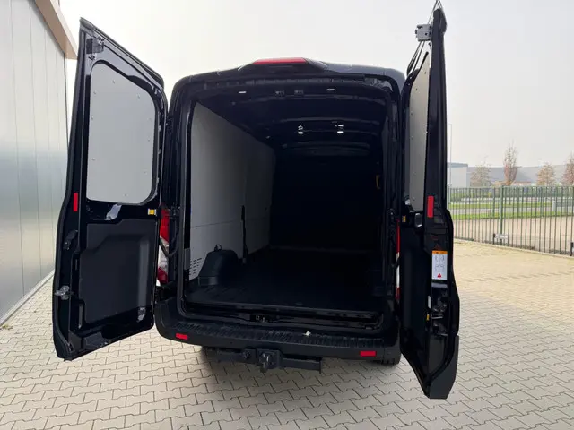 Ford Transit 350 2.0 TDCI L3H2 Limited RWD 2024 Diesel 4