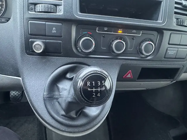 Volkswagen Transporter 2.0 TDI DC L1H2 2014 Diesel 17