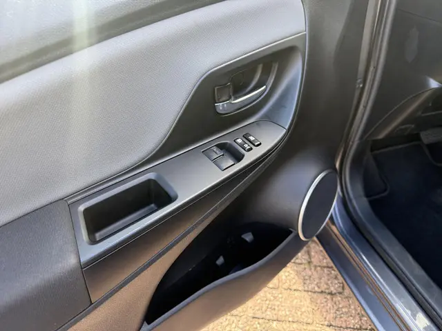 Toyota Yaris 1.5 Hybrid Aspiration 2015 Hybride Benzine 4