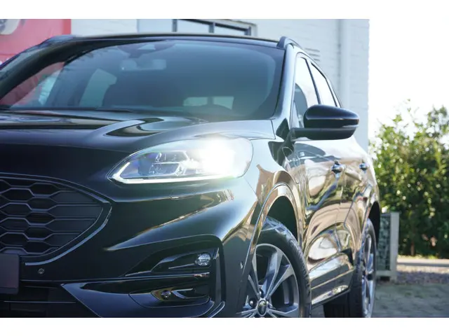 Ford Kuga 2.5 PHEV ST-Line X 2023 Hybride Benzine 22