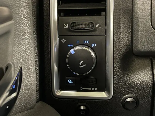 Dodge Ram 1500 5.7 V8 Quad Cab 6'4 Classic 2020 LPG/Gas 33