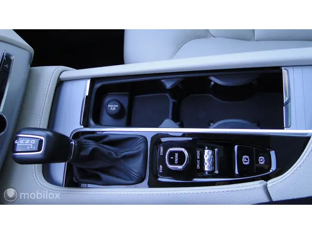 Volvo XC90 2.0 T6 AWD Momentum, 2016 2016 Benzine 19