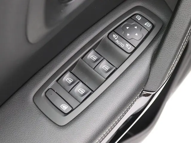 Renault Kadjar 1.3 TCe Limited Aut. 142pk 2022 Benzine 25