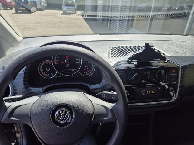 Volkswagen up! 1.0 BMT move up! 2020 Benzine 8