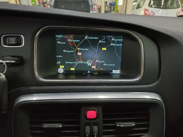 Volvo V40 2.0 D2 Ocean Race Lage km stand!! 2015 Diesel 13