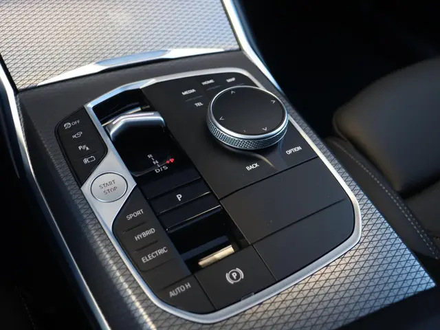 BMW 3 Serie 330e Sedan 2025 Hybride Benzine 21