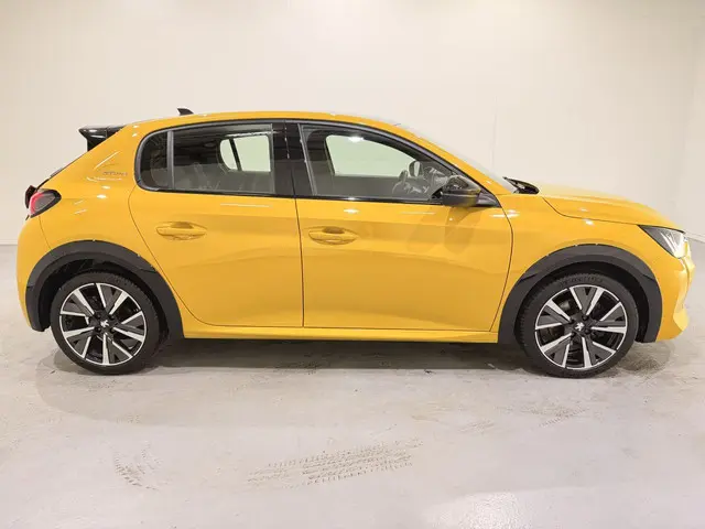 Peugeot 208 1.2 GT 130 Automaat 2021 Benzine 29