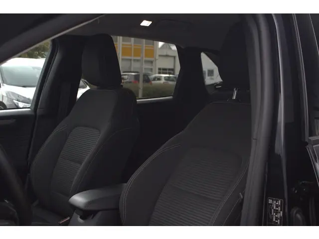 Ford Kuga 2.5 FHEV Titanium 2023 Hybride Benzine 32