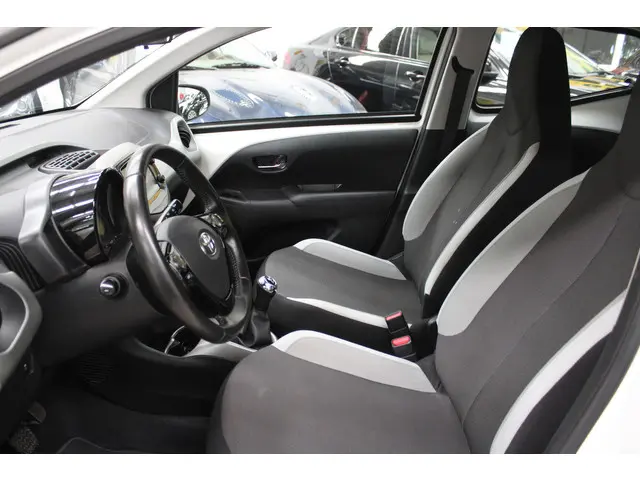 Toyota Aygo 1.0 VVT-i x-play 2017 Benzine 5