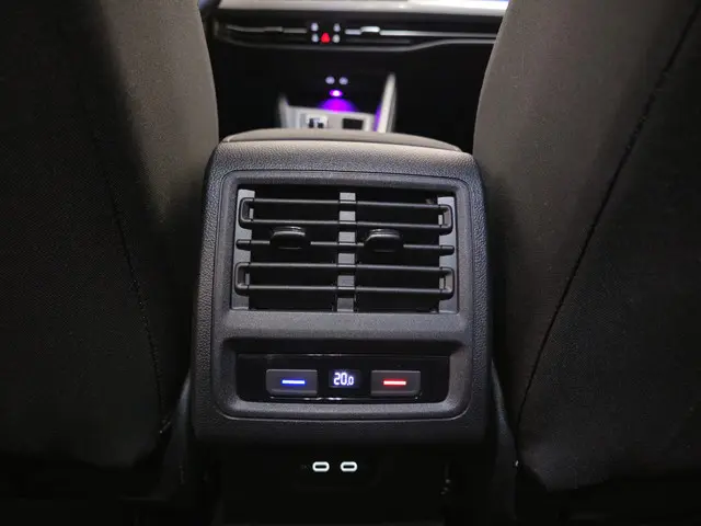 Volkswagen Golf 1.4 eHybrid Style 2020 Hybride Benzine 32