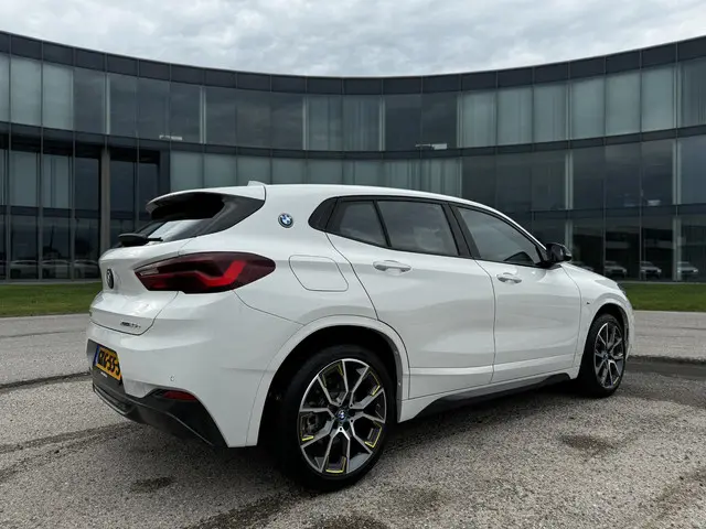 BMW X2 xDrive25e High Executive 2023 Hybride Benzine 2
