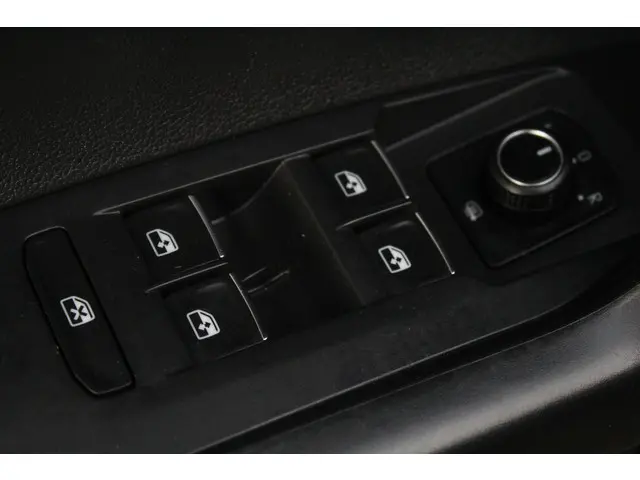 Volkswagen Polo 1.0 TSI Comfortline NAVI,LMV 2018 Benzine 6