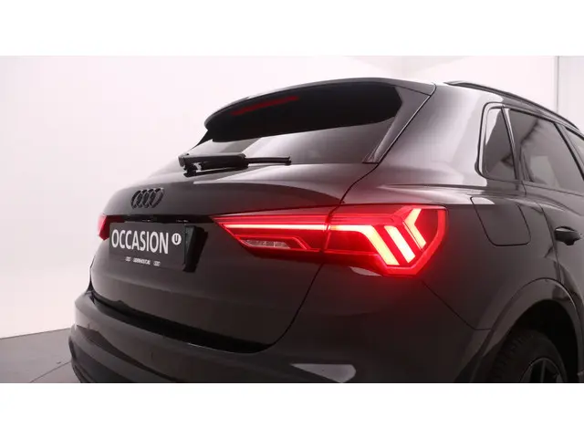 Audi Q3 45 TFSI e S edition 2025 Hybride Benzine 30