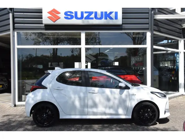 Toyota Yaris 1.5 Hybrid automaat 2022 Hybride Benzine 18