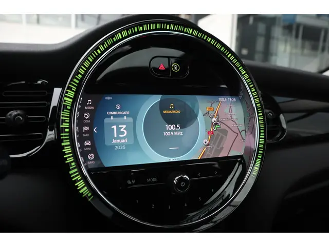 MINI 5-Deurs Cooper 2021 Benzine 18