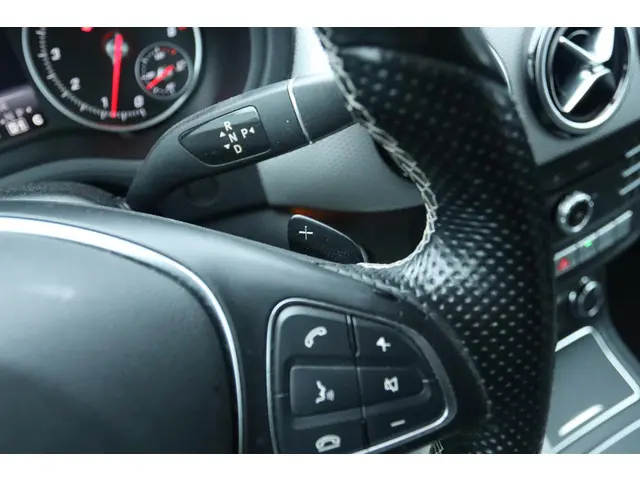 Mercedes-Benz B-Klasse 180 AMBITION 2016 Benzine 34