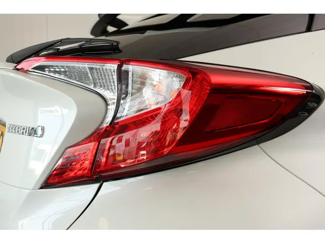 Toyota C-HR 1.8 Hybrid Dynamic, 2018 Hybride Benzine 15