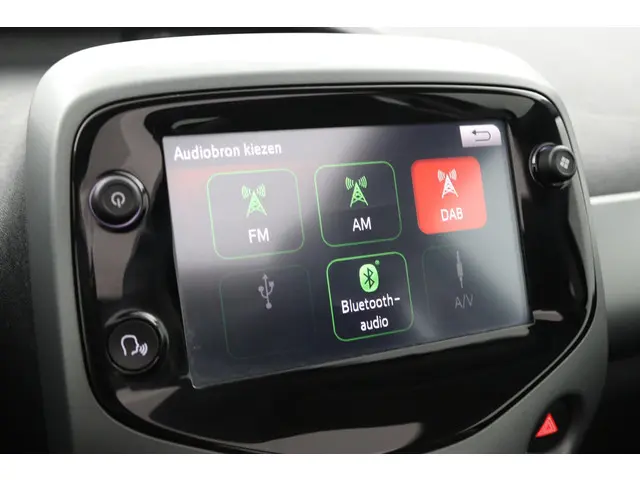 Toyota Aygo 1.0 VVT-i x-play cabrio 2021 Benzine 8
