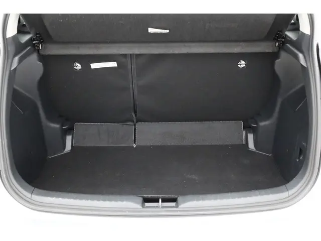 Toyota Yaris 1.5 Hybrid Dynamic 2023 Hybride Benzine 26