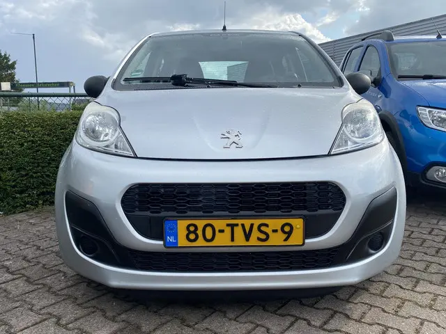 Peugeot 107 1.0 Blue Lease 2012 Benzine 27