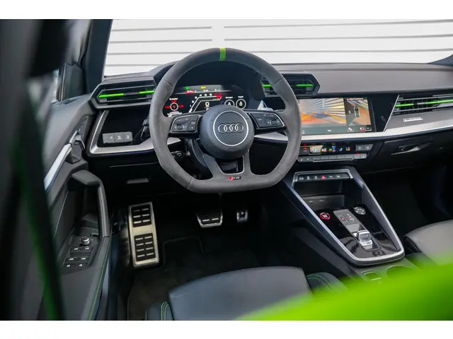 Audi RS3 A3 Limousine 2.5 TFSI quattro 2023 Benzine 4