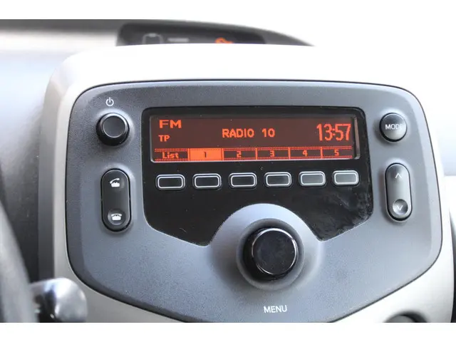 Peugeot 108 1.0 e-VTi Access 2014 Benzine 17