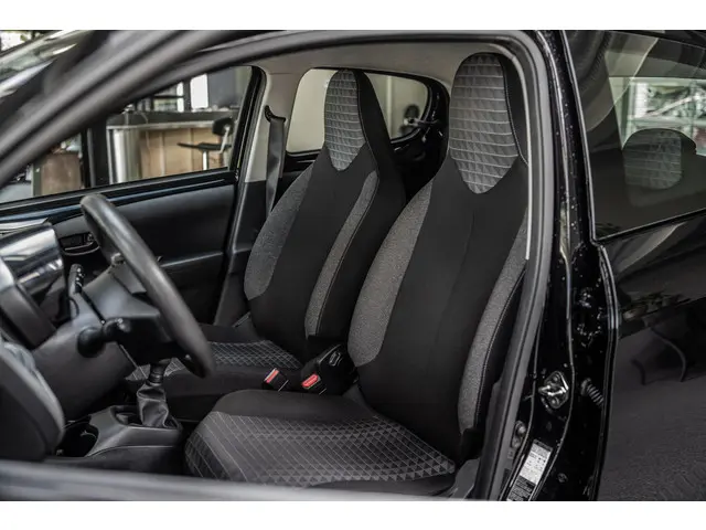 Peugeot 108 1.0 e-VTi Active 2022 Benzine 9