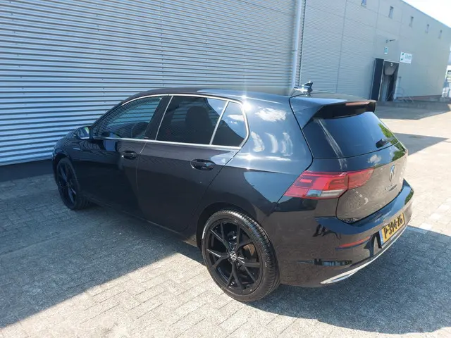 Volkswagen Golf 1.5 TSI Life Business 2021 Benzine 6