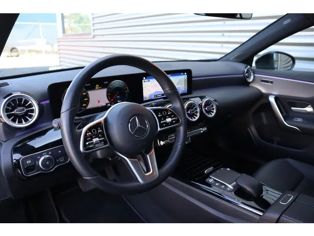 Mercedes-Benz A-Klasse 250 e Luxury 2021 Hybride Benzine 8