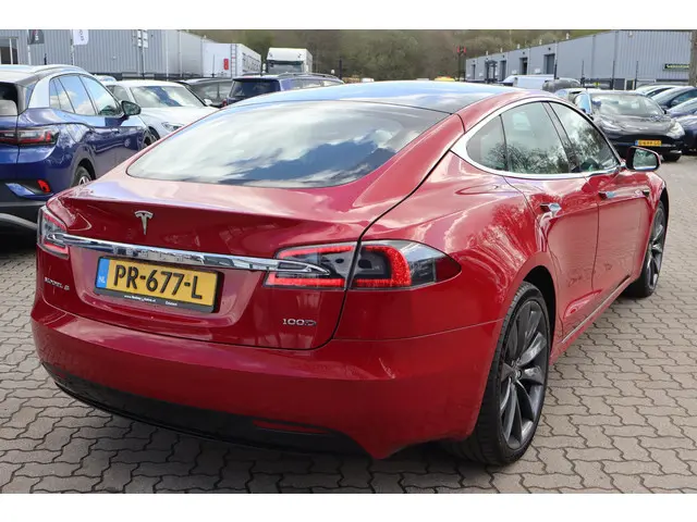 Tesla Model S 2