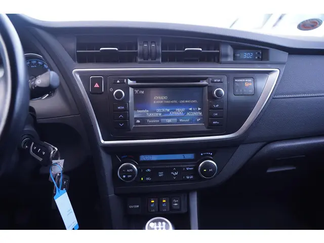 Toyota Auris 1.6 First Edition 2015 Benzine 34