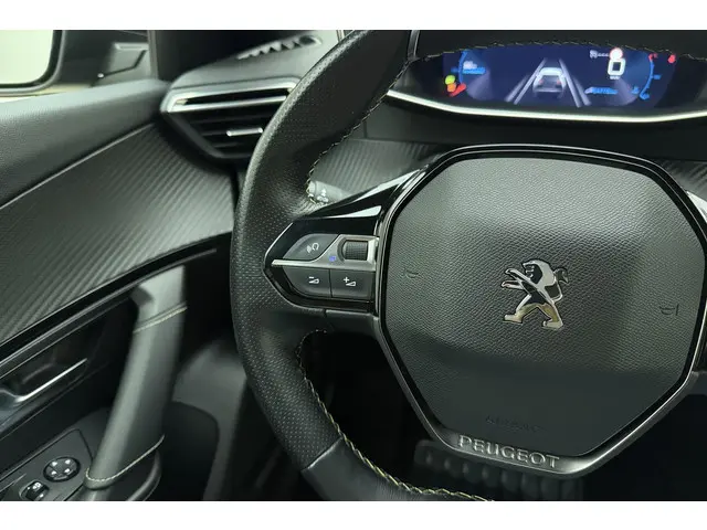 Peugeot 2008 1.2 PureTech GT-Line 2020 Benzine 26