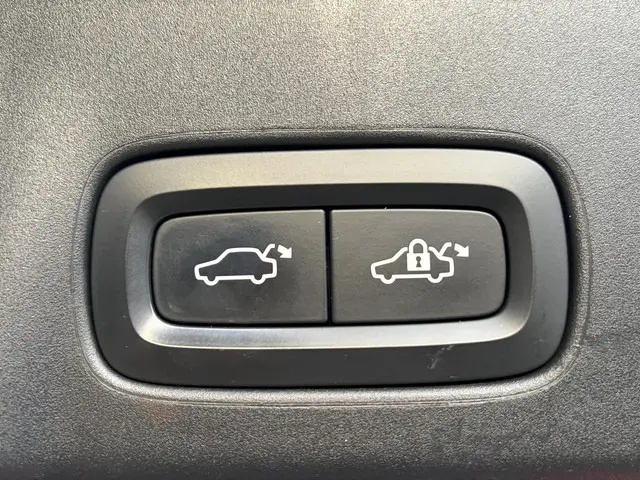 Volvo V90 2.0 T8 AWD R-Design 2018 Hybride Benzine 29