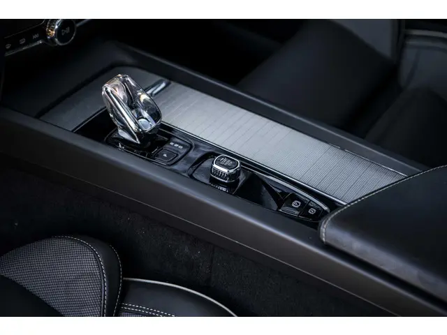 Volvo S60 2.0 B4 Plus Dark 2023 Benzine 34