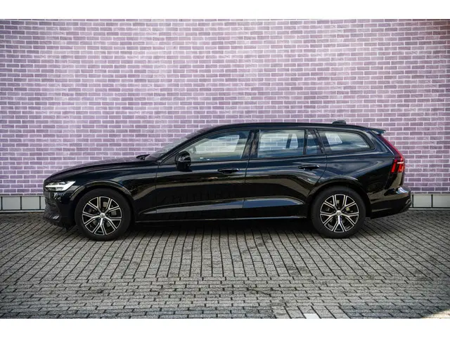 Volvo V60 2.0 B3 Essential 2022 Benzine 4
