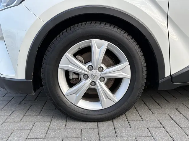 Toyota C-HR 1.8 Hybrid Bi-Tone 2017 Hybride Benzine 32