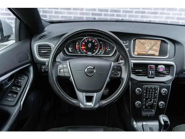 Volvo V40 T4 190pk R-Design 2018 Benzine 27