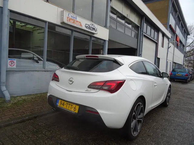 Opel Astra GTC 1.4 Turbo Sport 2012 Benzine 4