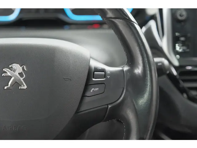 Peugeot 2008 PureTech 110 Allure 2018 Benzine 27