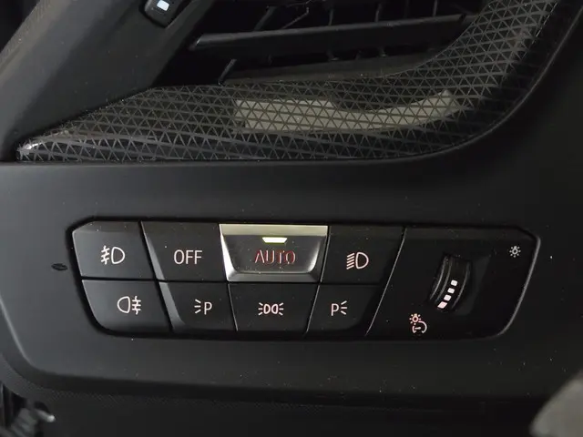 BMW 1 Serie 118i High Executive Edition 2019 Benzine 29